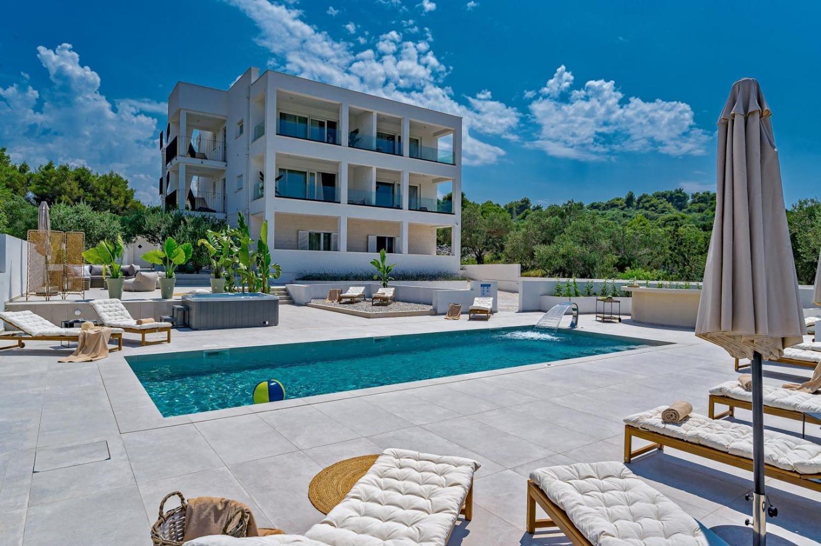 Luxury Villa Del Sogno With Pool, Jacuzzi, Parking Округ Горни Экстерьер фото